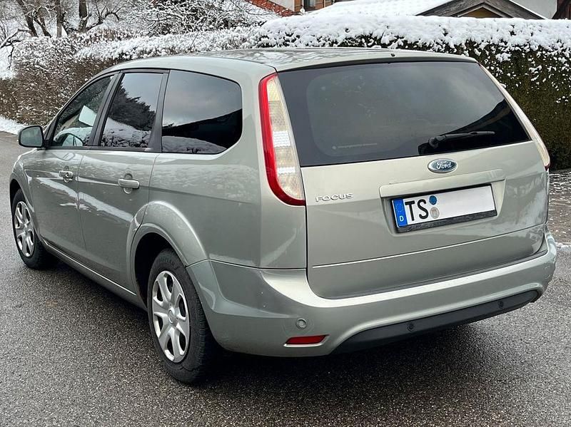 Gebraucht Ford Focus Trend 101 PS (74 kW) 2009 Limousine