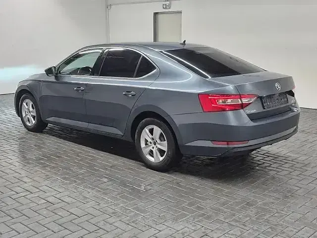 Gebraucht Skoda Superb 125 PS (91 kW) 2017 Quarzgraumet. Limousine