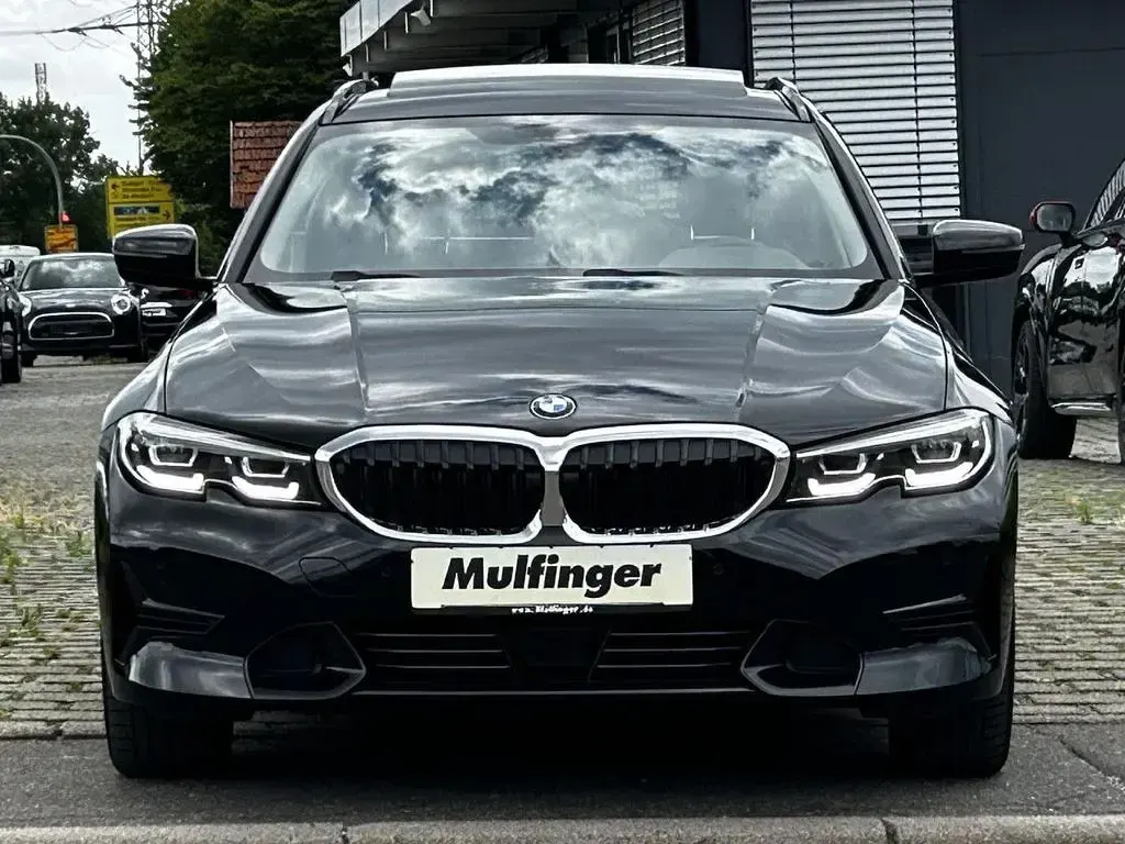 Gebraucht BMW 330 Sport Line 286 PS (210 kW) 2022 Schwarz Limousine