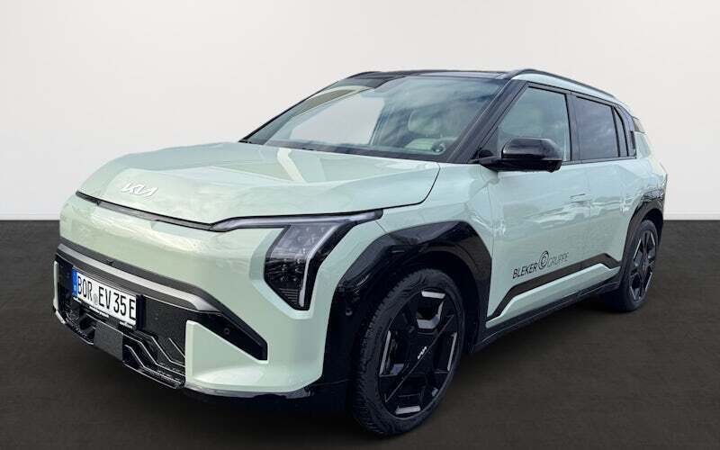 Grün Gebraucht 2024 Kia EV3 4 SUV | 42.980 € (Guter Preis) - Bild 1/4