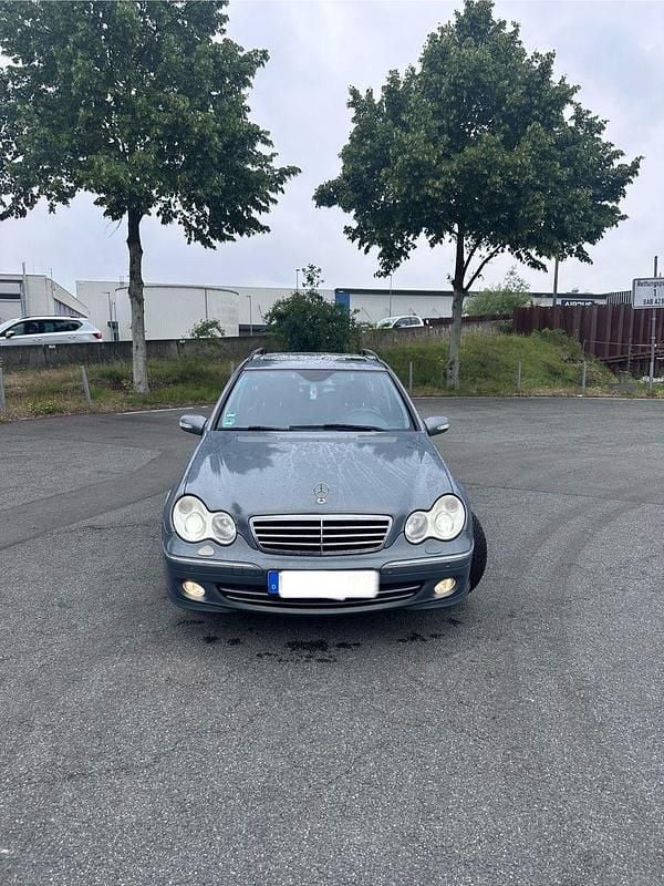 Grau Gebraucht 2005 Mercedes C200 Avantgarde Kombi | 3.299 € (Fairer Preis) - Bild 1/4