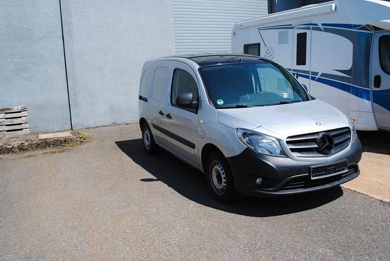Silber Gebraucht 2016 Mercedes Citan 108 Van / Kleinbus | 7.990 € (Fairer Preis) - Bild 1/4
