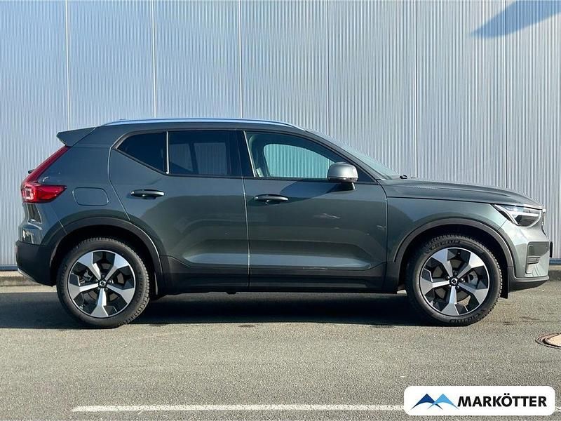 Neu Volvo XC40 Core 163 PS (119 kW) 2025 Forest lake SUV