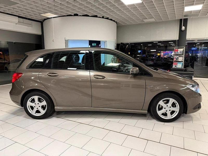 Gebraucht Mercedes B180 122 PS (89 kW) 2012 Grau Van / Kleinbus