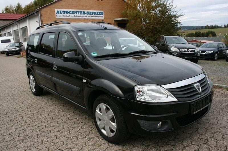 Schwarz Gebraucht 2012 Dacia Logan MCV Lauréate Kombi | 2.999 € (Guter Preis) - Bild 1/4
