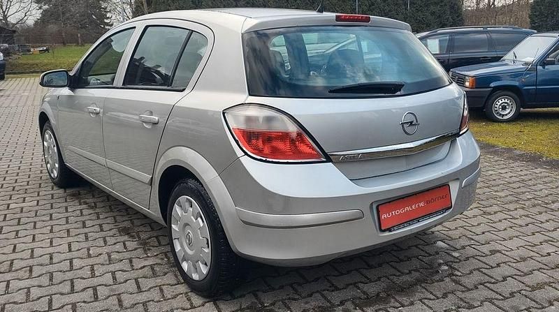 Gebraucht Opel Astra 90 PS (66 kW) 2006 Silber Limousine