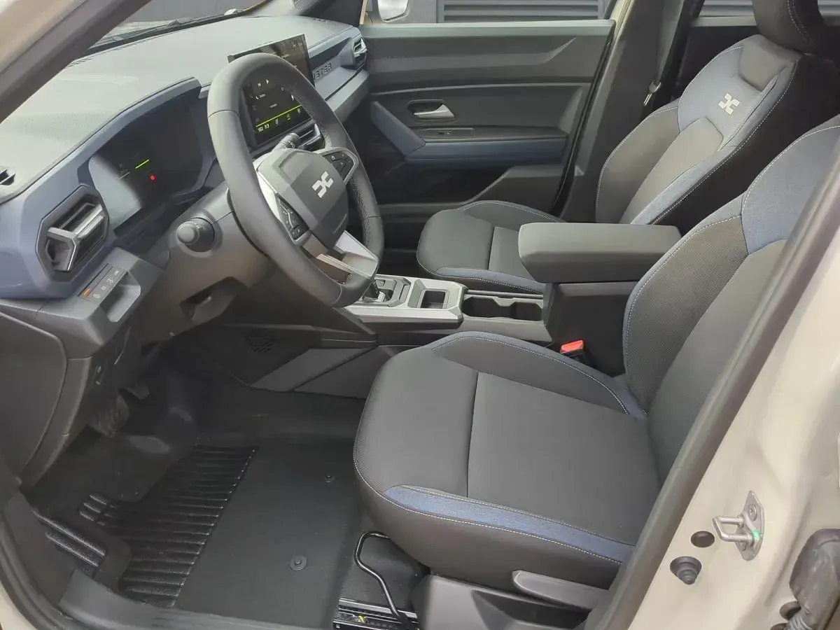 Gebraucht Dacia Duster Journey 141 PS (103 kW) 2024 Beige (sandstonebeige) SUV