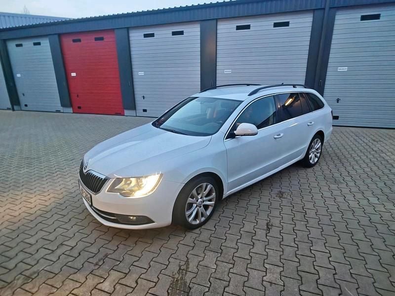 Gebraucht Skoda Superb Best of 140 PS (102 kW) 2015 Weiß Limousine