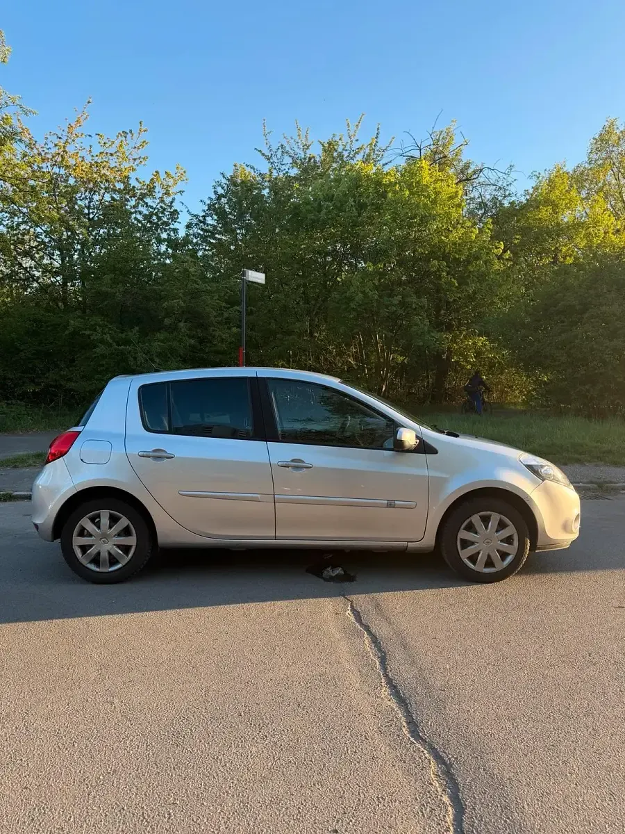 Brugt Renault Clio II Luxe 111 HK (81 kW) 2011 Sølv Hatchback