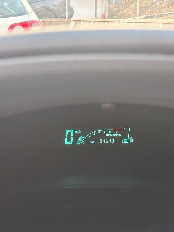 Gebraucht Toyota Yaris 87 PS (63 kW) 2005 Silber Kleinwagen