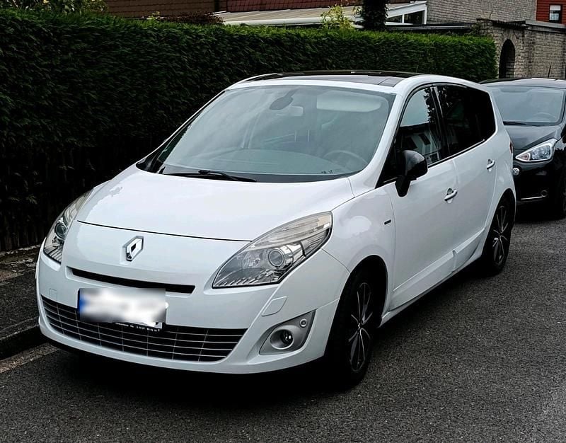 Weiß Gebraucht 2011 Renault Grand Scénic III Bose Edition Van / Kleinbus | 4.550 € (Etwas zu teuer) - Bild 1/4
