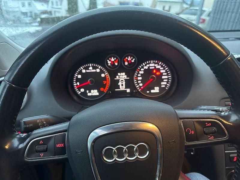 Second-hand Audi A3 Attraction 125 CP (91 kW) 2011 Negru Hatchback