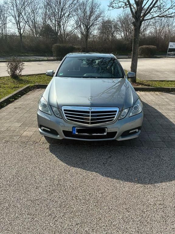 Gebraucht Mercedes E500 Avantgarde 387 PS (284 kW) 2009 Silber Limousine