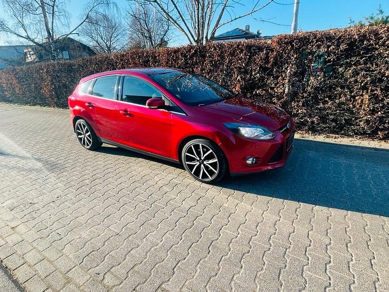 Second-hand Ford Focus 150 CP (110 kW) 2012 Roșu Berlinǎ