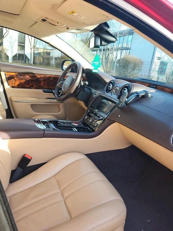 Gebraucht Jaguar XJ 340 PS (250 kW) 2014 Rot Limousine