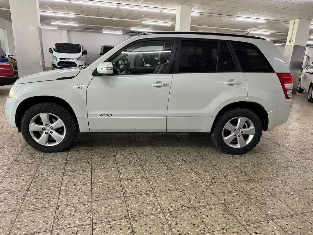 Gebraucht Suzuki Grand Vitara 129 PS (94 kW) 2011 Weiß SUV