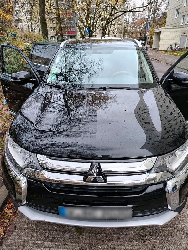 Gebraucht Mitsubishi Outlander 150 PS (110 kW) 2015 Schwarz SUV