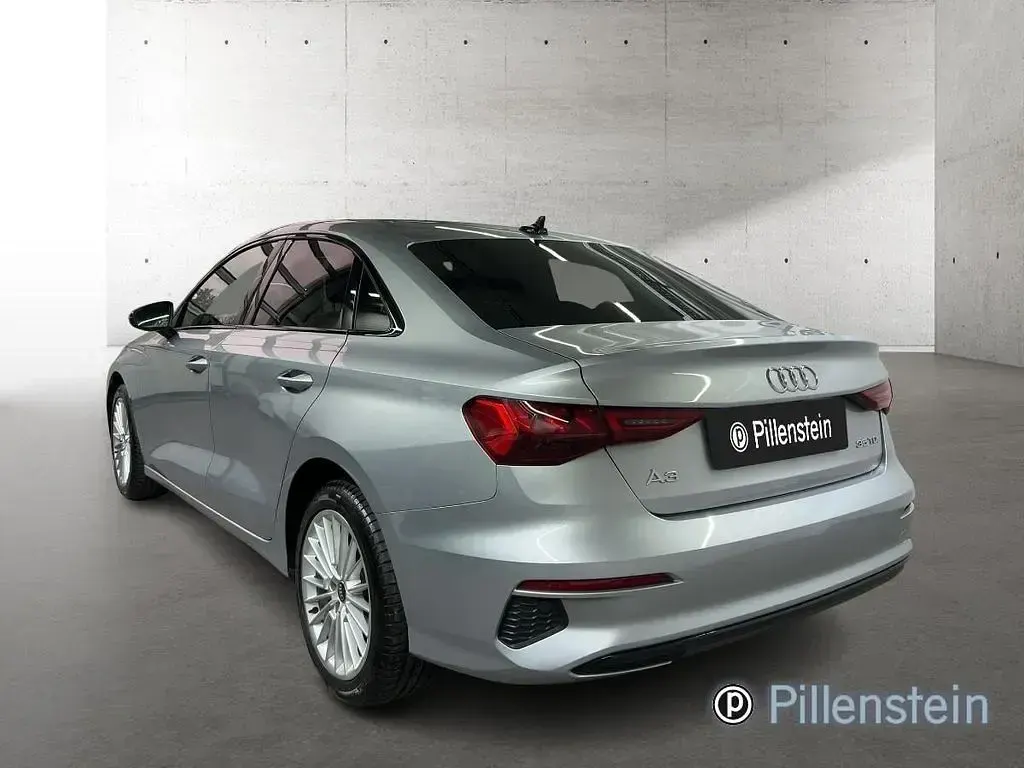 Używany Audi A3 Advanced 150 KM (110 kW) 2022 Srebrny Sedan/Limuzyna