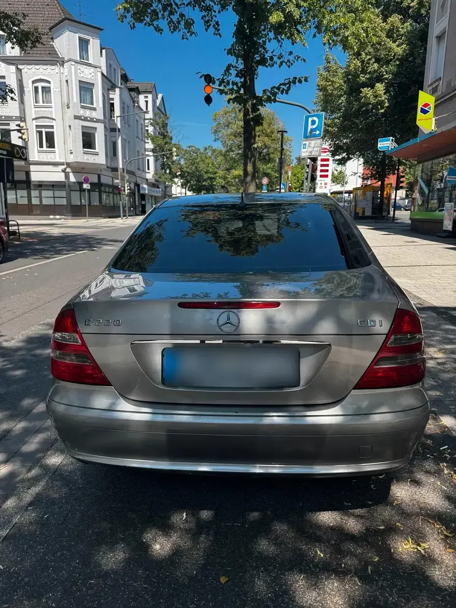 Gebraucht Mercedes E220 170 PS (125 kW) 2004 Gold Limousine