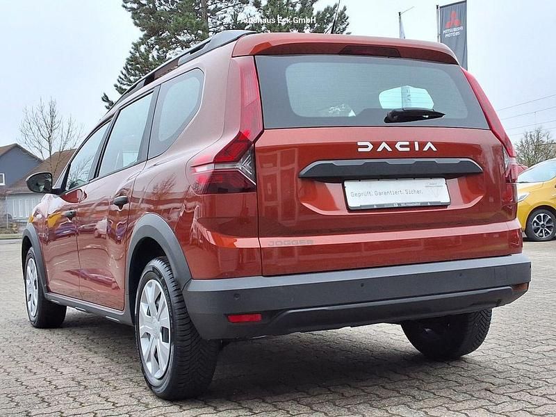 Gebraucht Dacia Jogger Essentiel 110 PS (80 kW) 2024 Braun (metallic) Van / Kleinbus