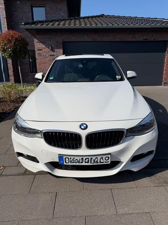 Gebraucht BMW 330 M Sport 252 PS (185 kW) 2017 Weiß Limousine