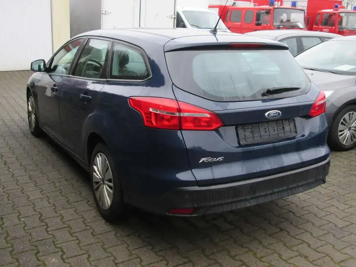 Gebraucht Ford Focus Trend 120 PS (88 kW) 2015 Blazerblau Kombi