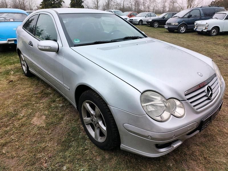 Gebraucht Mercedes C180 143 PS (105 kW) 2004 Silber Coupé