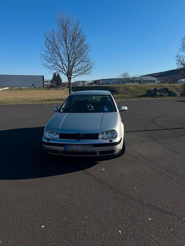 Gebraucht VW Golf IV 75 PS (55 kW) 2001 Silber Kleinwagen