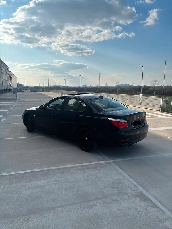 Gebraucht BMW 523 190 PS (139 kW) 2009 Schwarz Limousine
