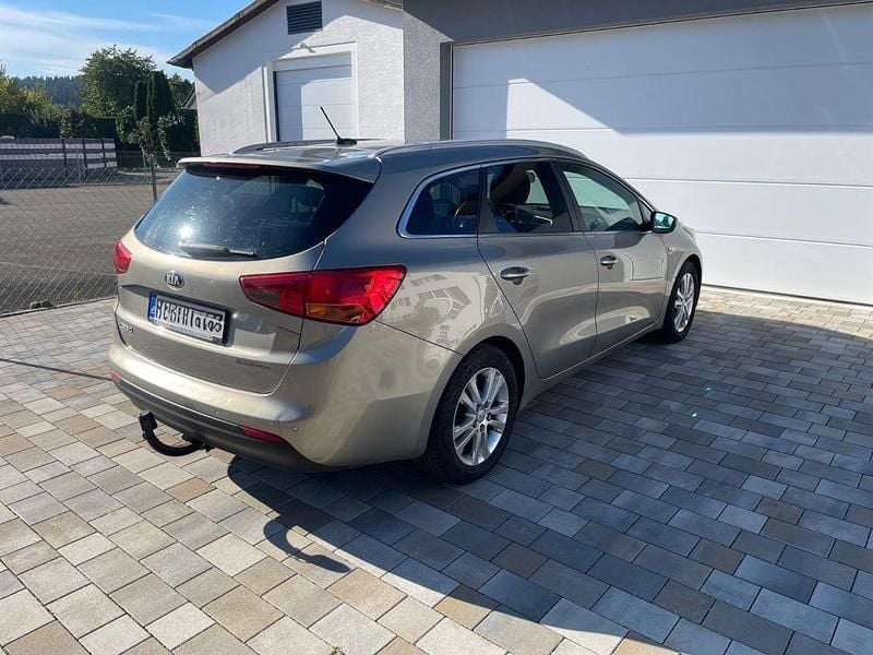 Gebraucht Kia Ceed Sportswagon 135 PS (99 kW) 2013 Beige Kombi