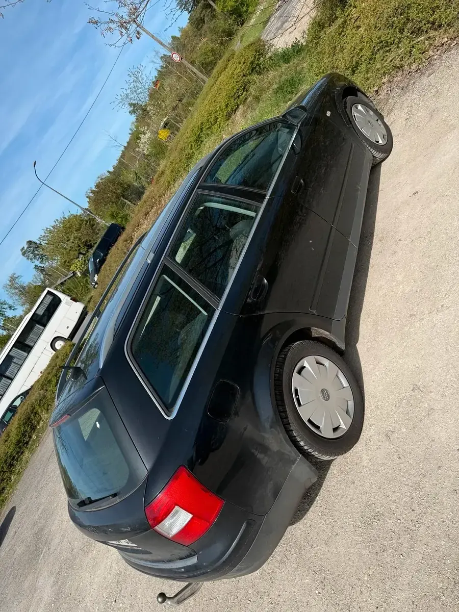 Gebraucht Audi A4 131 PS (96 kW) 2001 Schwarz Kombi