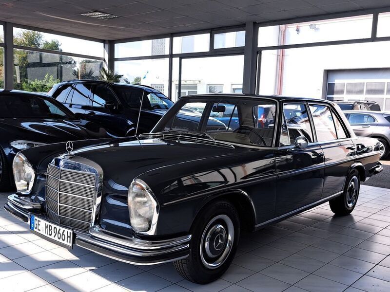 Grau Gebraucht 1966 Mercedes S250 Limousine | 19.500 € - Bild 1/4