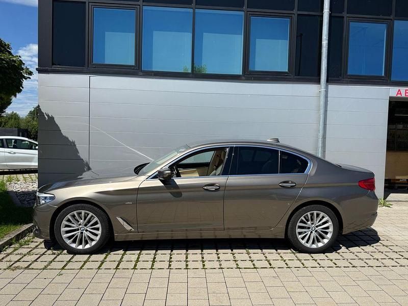 Grau Gebraucht 2017 BMW 530 Luxury Line Limousine | 24.999 € (Superpreis) - Bild 1/4