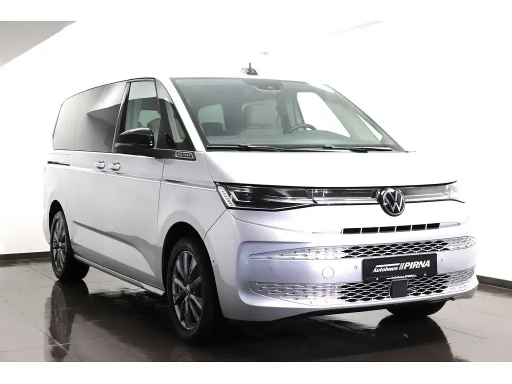 Używany VW T7 Style 150 KM (110 kW) 2025 Srebrny Van