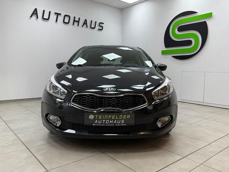 Gebraucht Kia Ceed DREAM-TEAM Edition 128 PS (94 kW) 2015 Schwarz Kleinwagen