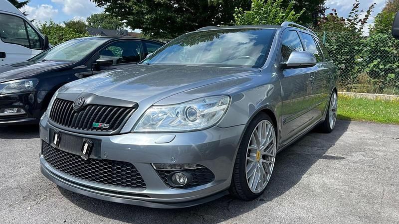 Grau Gebraucht 2012 Skoda Octavia RS Kombi | 7.950 € (Fairer Preis) - Bild 1/4