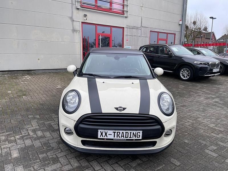 Gebraucht Peugeot 208 Active 82 PS (60 kW) 2018 Weiß Kleinwagen