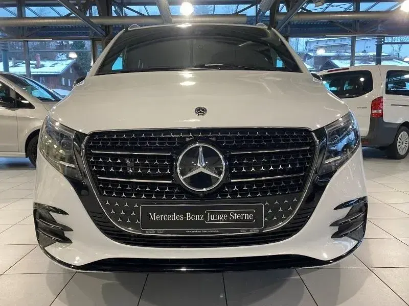 Gebraucht Mercedes V300 AMG 237 PS (174 kW) 2025 Weiß Van / Kleinbus