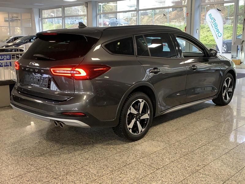 Gebraucht Ford Focus Active X 125 PS (91 kW) 2022 Grau, metallic