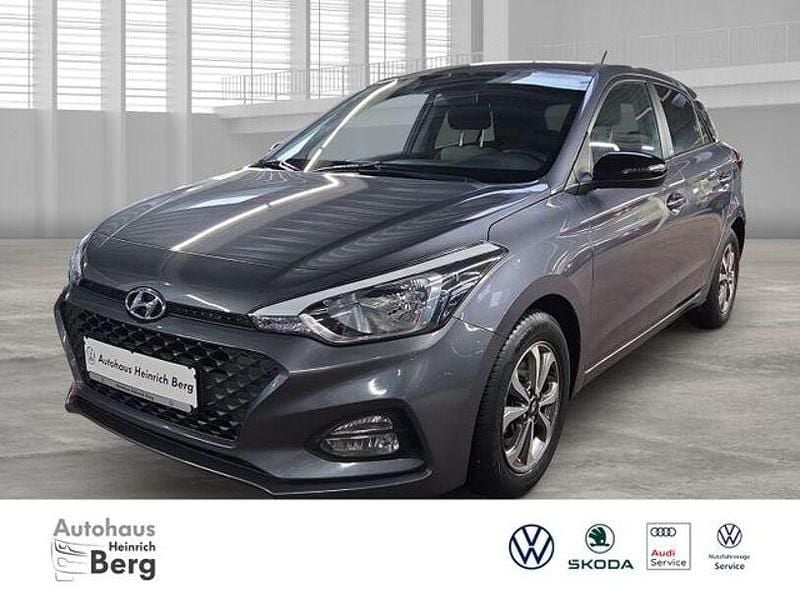Grau Gebraucht 2019 Hyundai i20 YES! Limousine | 12.950 € (Fairer Preis) - Bild 1/4