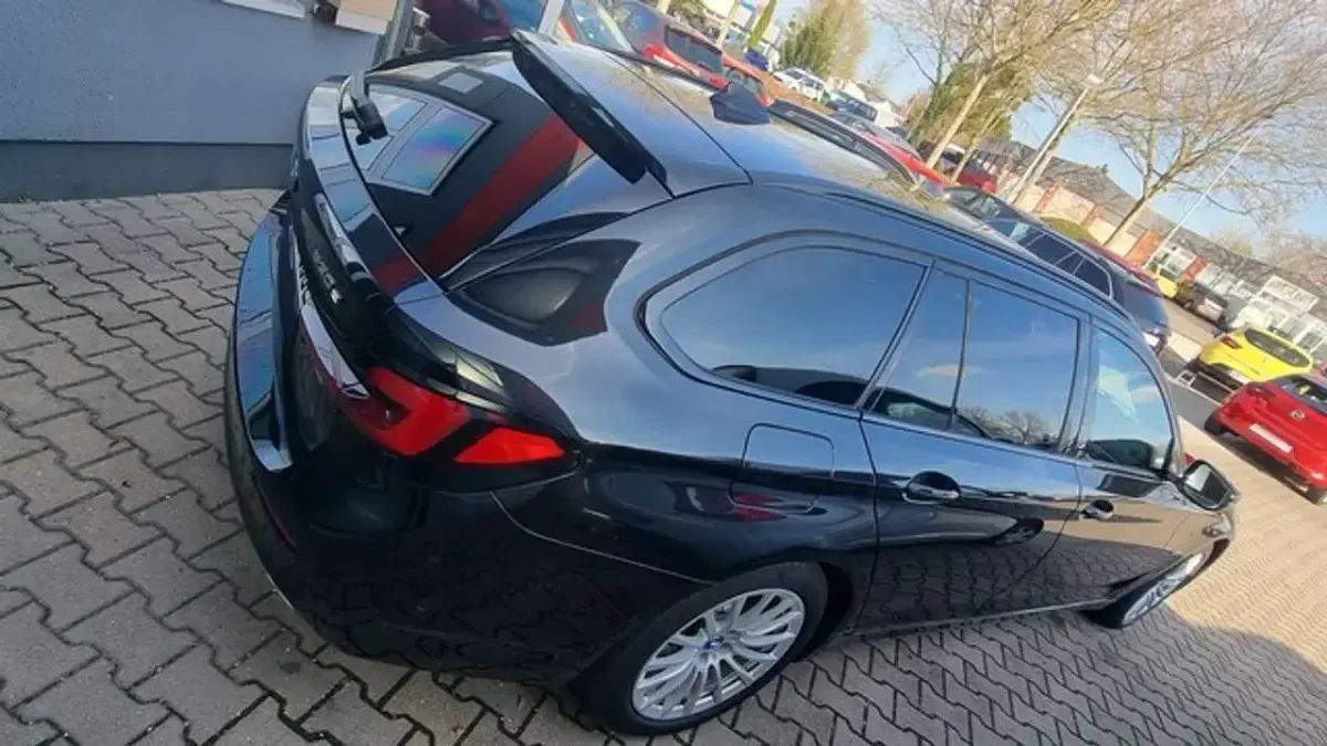 Gebraucht BMW 530e 184 PS (135 kW) 2021 Saphirschwarz metall (metallic) Kombi