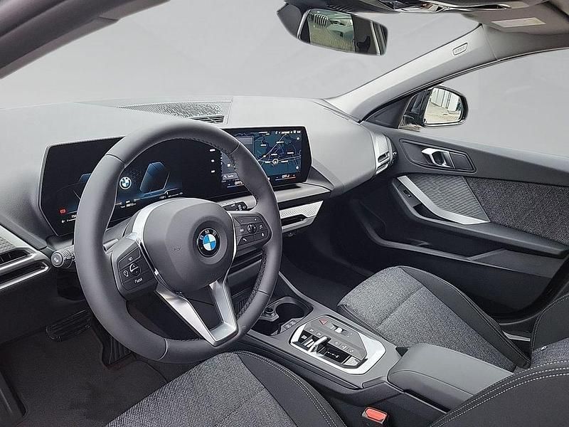 Neu BMW 116 122 PS (89 kW) 2025 Schwarz uni Kleinwagen