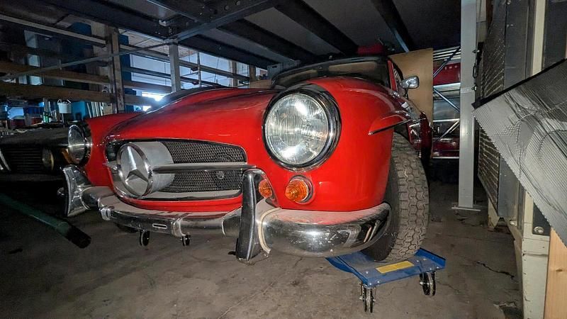 Rot Gebraucht 2025 Mercedes 190 Limousine | 72.500 € - Bild 1/4