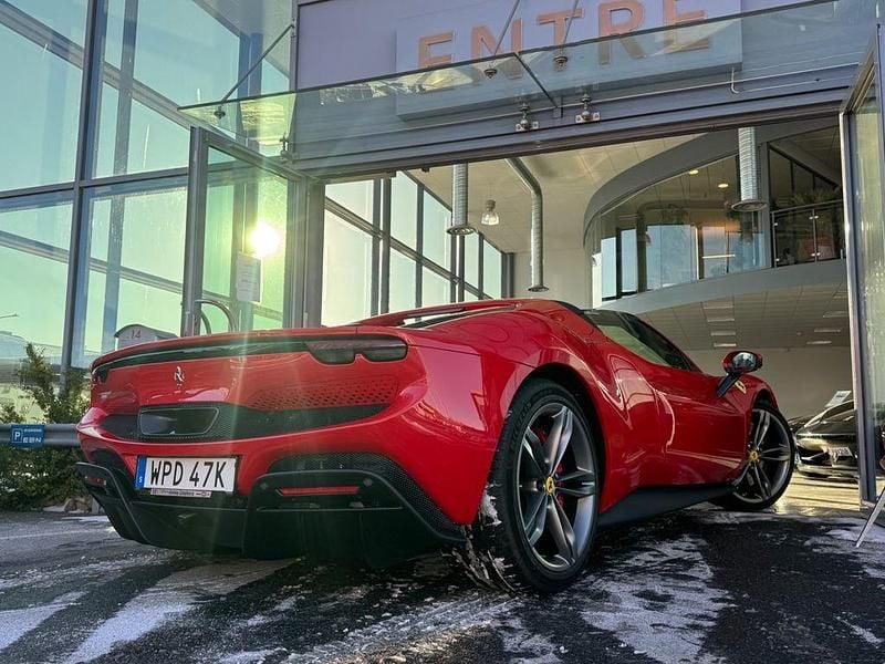 Second-hand Ferrari 296 829 CP (609 kW) 2024 Roșu Cabrio