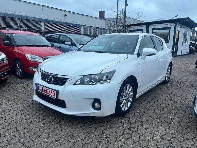 Gebraucht Lexus CT200h 136 PS (100 kW) 2011 Weiß Limousine