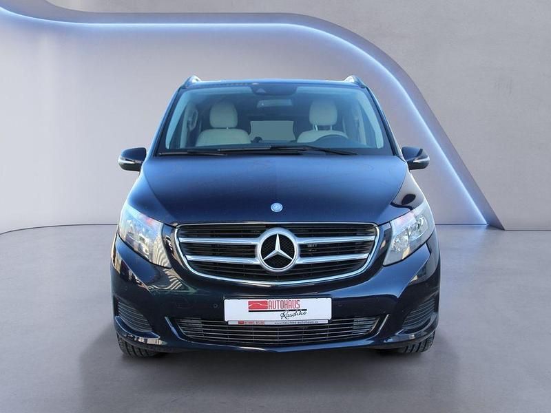 Gebraucht Mercedes V250 Edition 190 PS (139 kW) 2015 Blau Van / Kleinbus