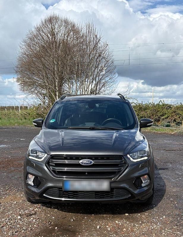 Gebraucht Ford Kuga ST-Line 150 PS (110 kW) 2019 Grau SUV