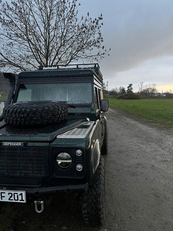 Grün Gebraucht 2002 Land Rover Defender SUV | 42.999 € - Bild 1/4