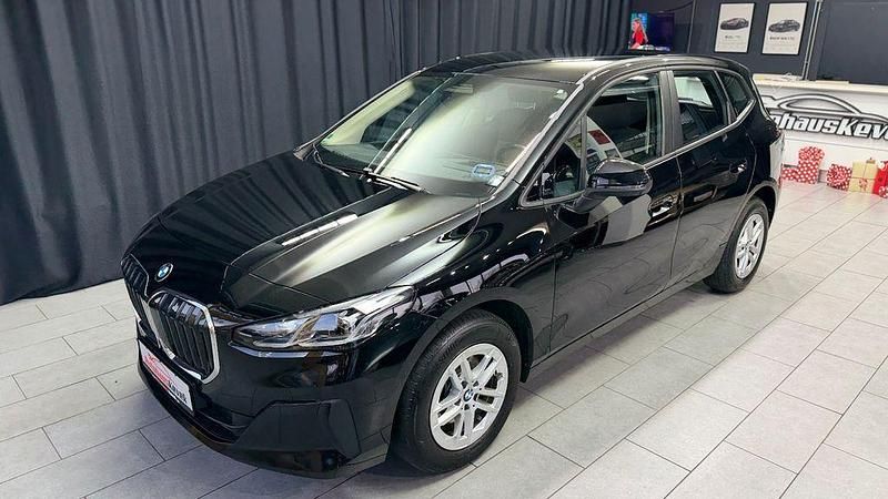 Schwarz Gebraucht 2023 BMW 218 Active Tourer Performance Van / Kleinbus | 23.999 € (Superpreis) - Bild 1/4