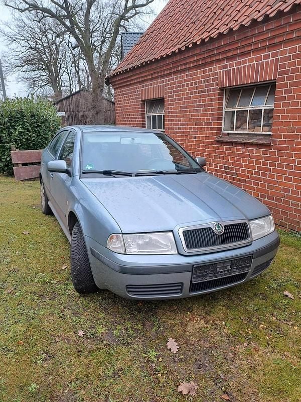 Grau Gebraucht 2004 Skoda Octavia Limousine | 2.599 € (Fairer Preis) - Bild 1/3